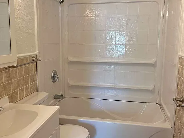 117 E Union St #1 — Photo 6