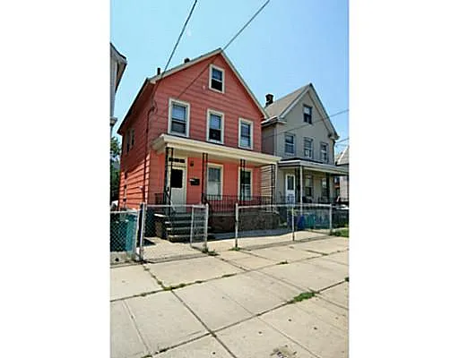 317 Washington St photo 1