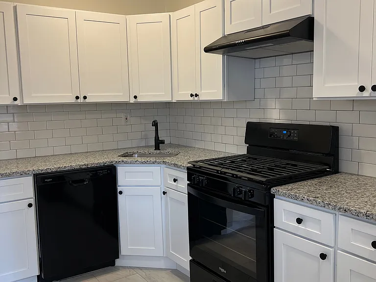 2722 Devereaux Ave — Photo 9