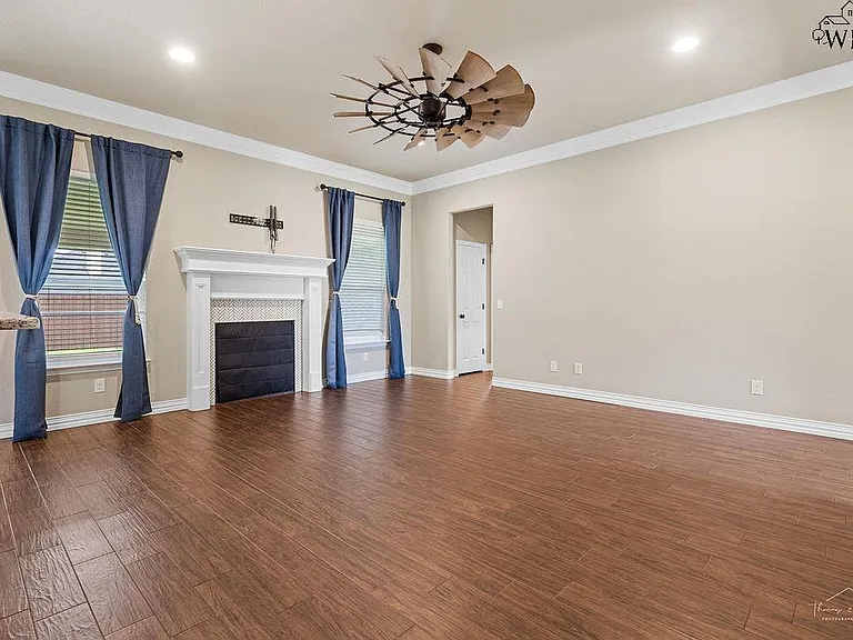 4815 Falcon Crest Blvd — Photo 4