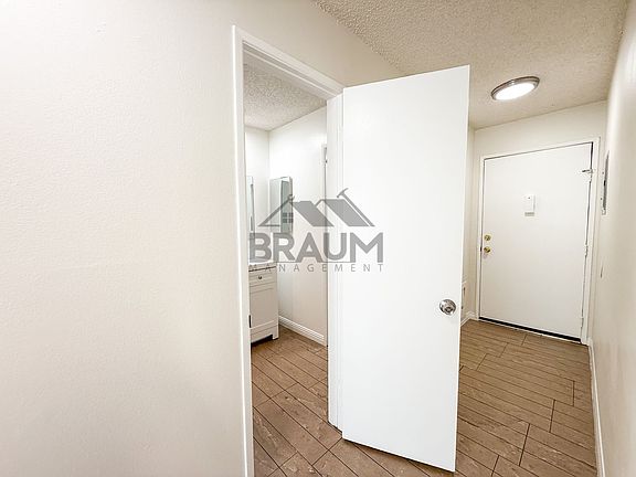 3rd image of 6612 Sylmar Ave APT 104