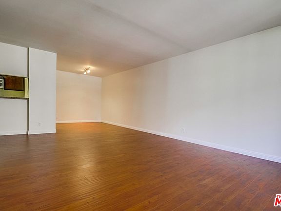5th image of 600 W 9th St APT 609