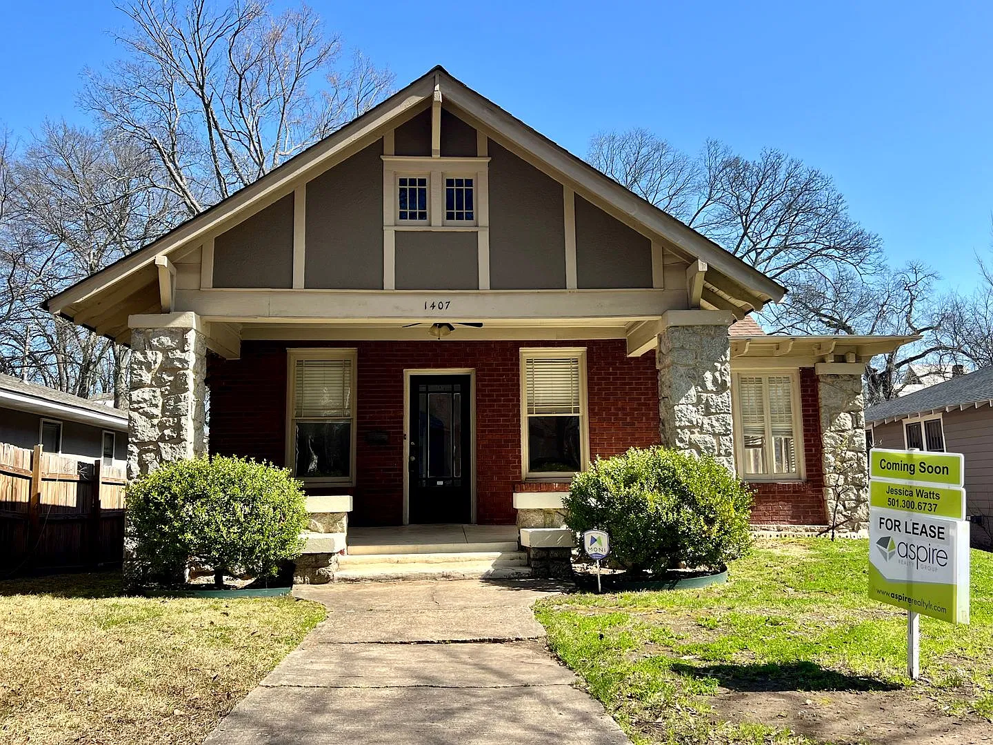 Spacious Three Bedroom Two Bath in Central High Historic District — Photo 1