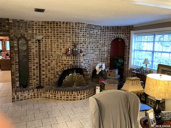 3rd image of 707 SW Butzer Dr