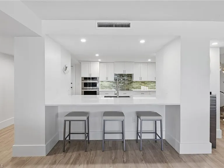 5601 Turtle Bay Dr #302 — Photo 7