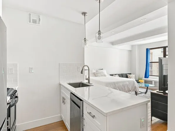 235 W 102nd St APT 3V, New York, NY 10025