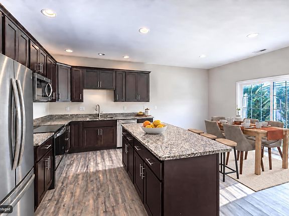 5th image of 281 Louise Ln