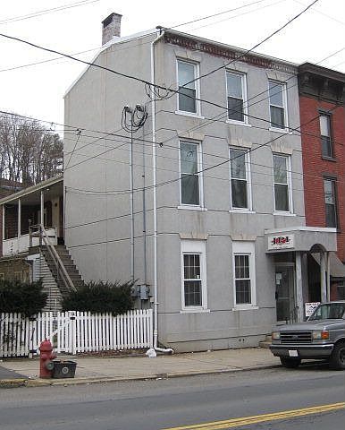 1st image of 724 W Market St