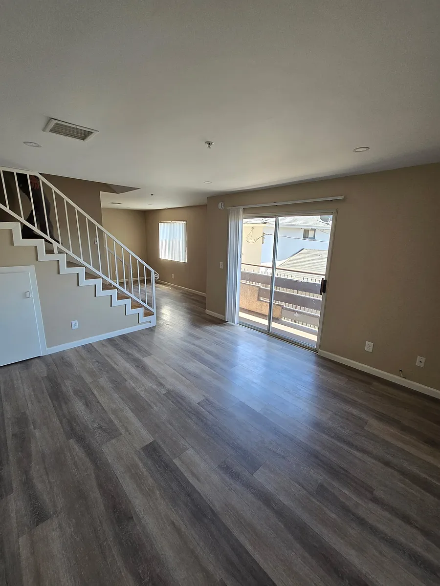 Building Photo - 6924 Vesper Ave