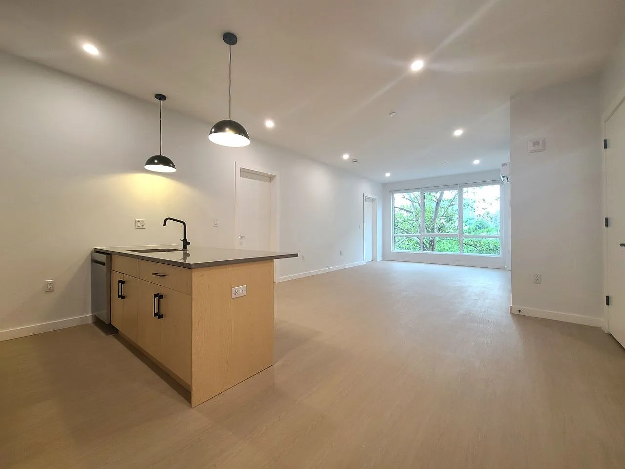 3 bed, 1200 sqft, $3,395 — Photo 1