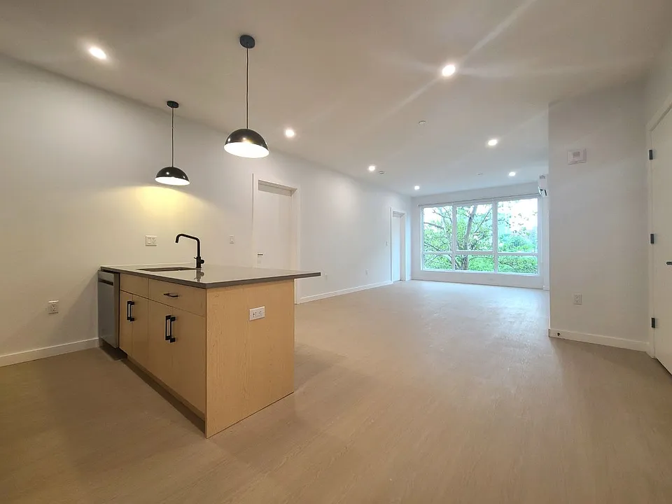 75 Webster St #5E