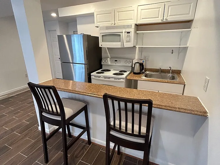 7726 Seven Locks Rd — Photo 2