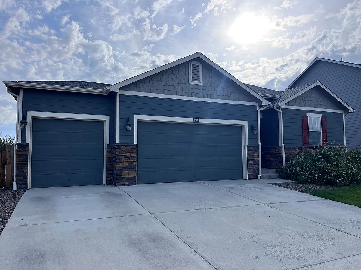 Building Photo - 1576 Clarendon Dr