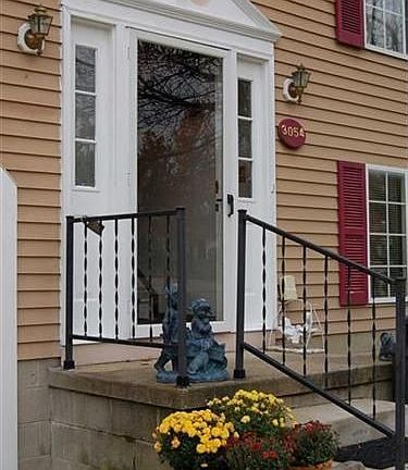 2nd image of 3054 Stockbridge Dr