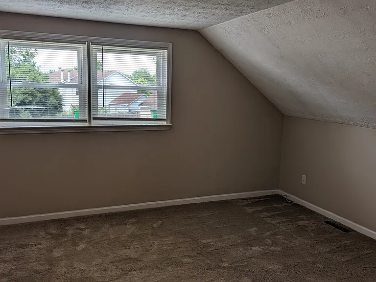 474 Woodview Dr — Photo 24
