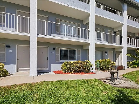 3rd image of 127 Oyster Bay Cir