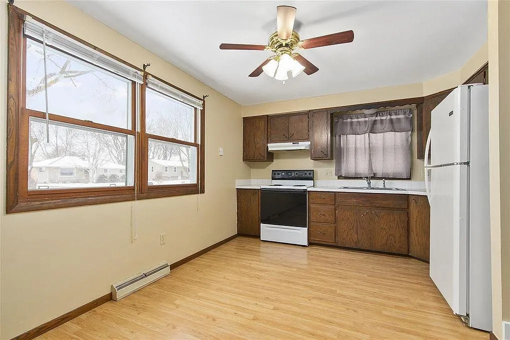 2 bed, 776 sqft, $900 — Photo 3