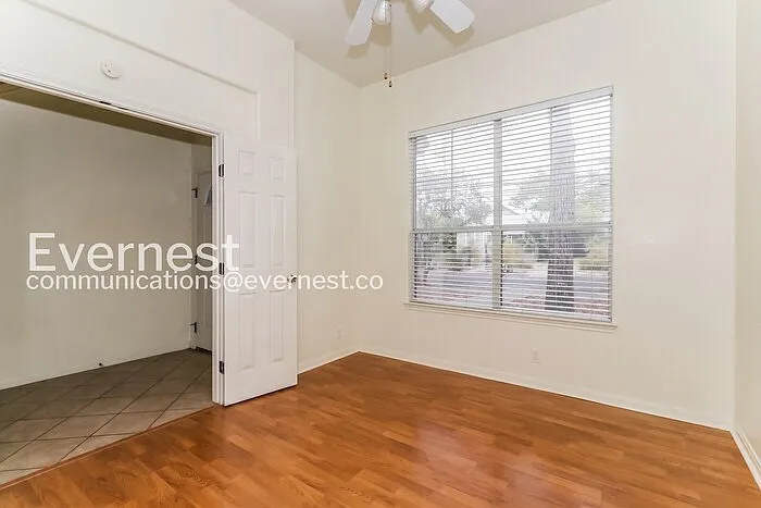 709 W 35th St — Photo 13