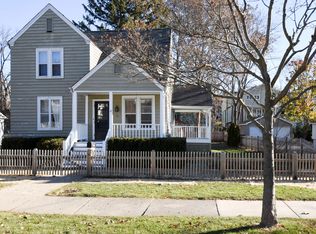 515 S Cook St, Barrington, IL 60010