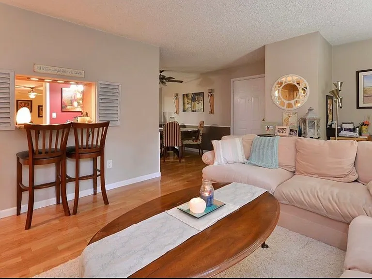 574 Holly Ct — Photo 4