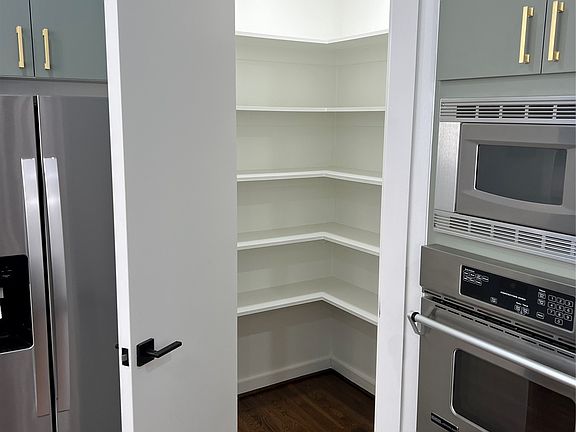5th image of 4304 Gilbert Ave