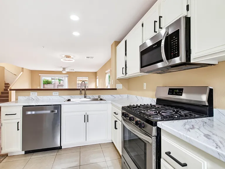 1089 Paradise Coach Dr — Photo 8