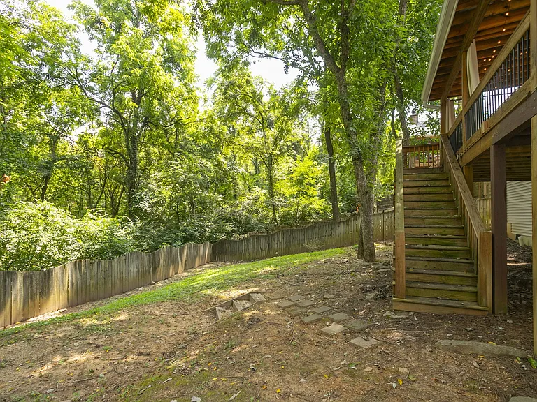 1004 Elmshade Ln — Photo 38