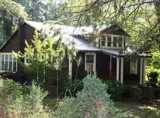 54 Hill St, Saluda, NC 28773
