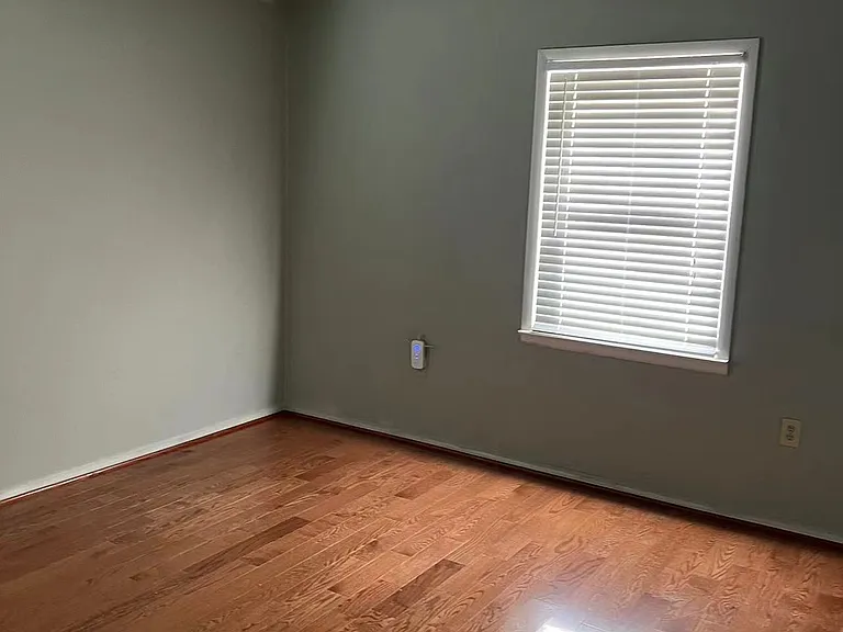 2037 Dewey Dr — Photo 3
