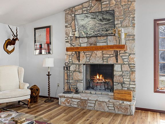 3rd image of 291 Scenic Valley Rd