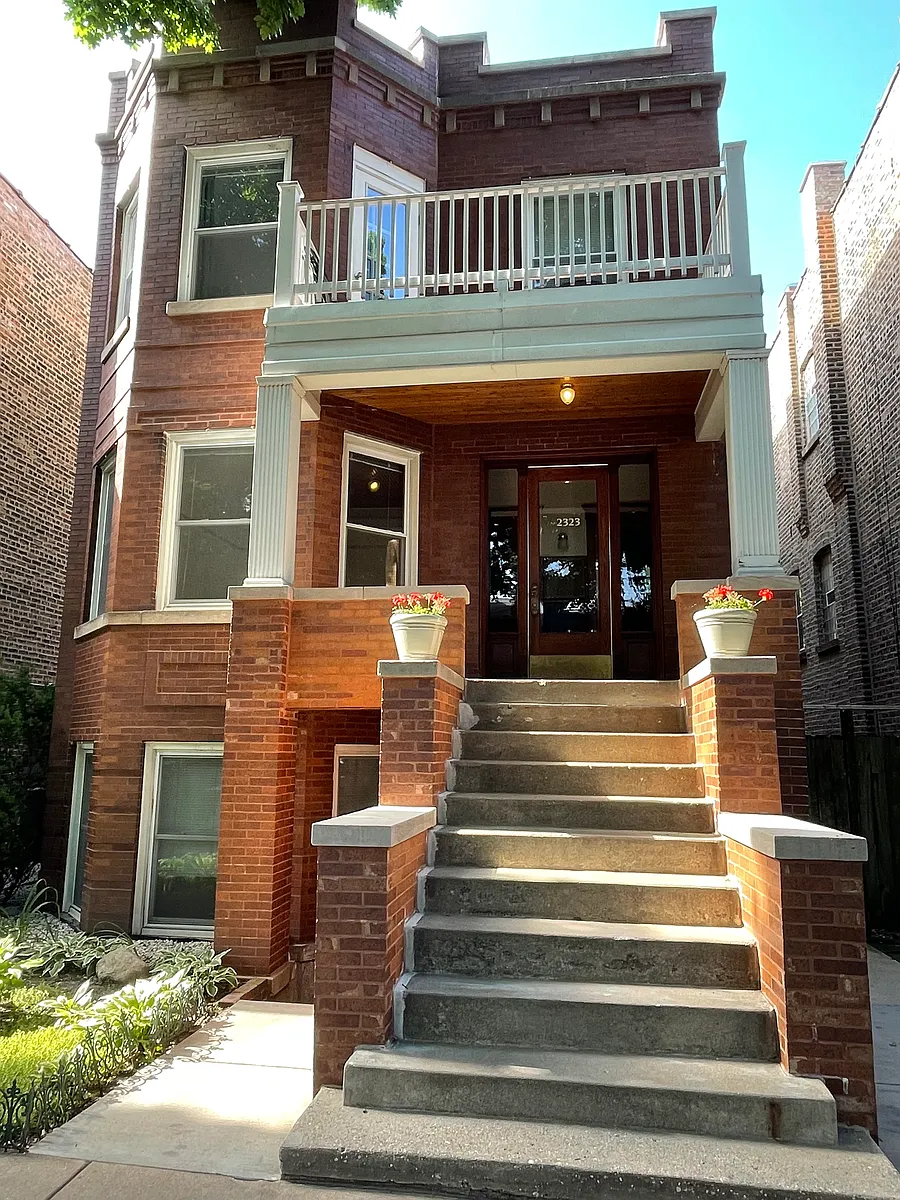 Building Photo - 2323 W School St #2