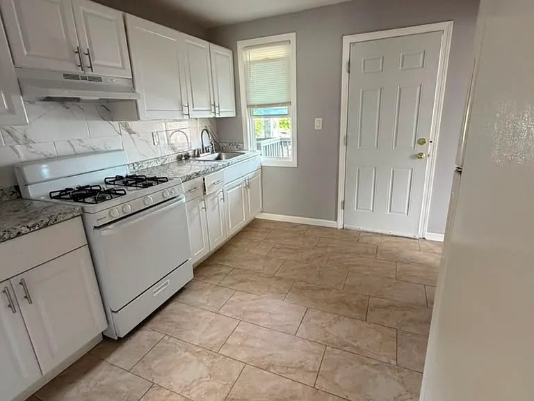 29 Laurel Ct #2R — Photo 3