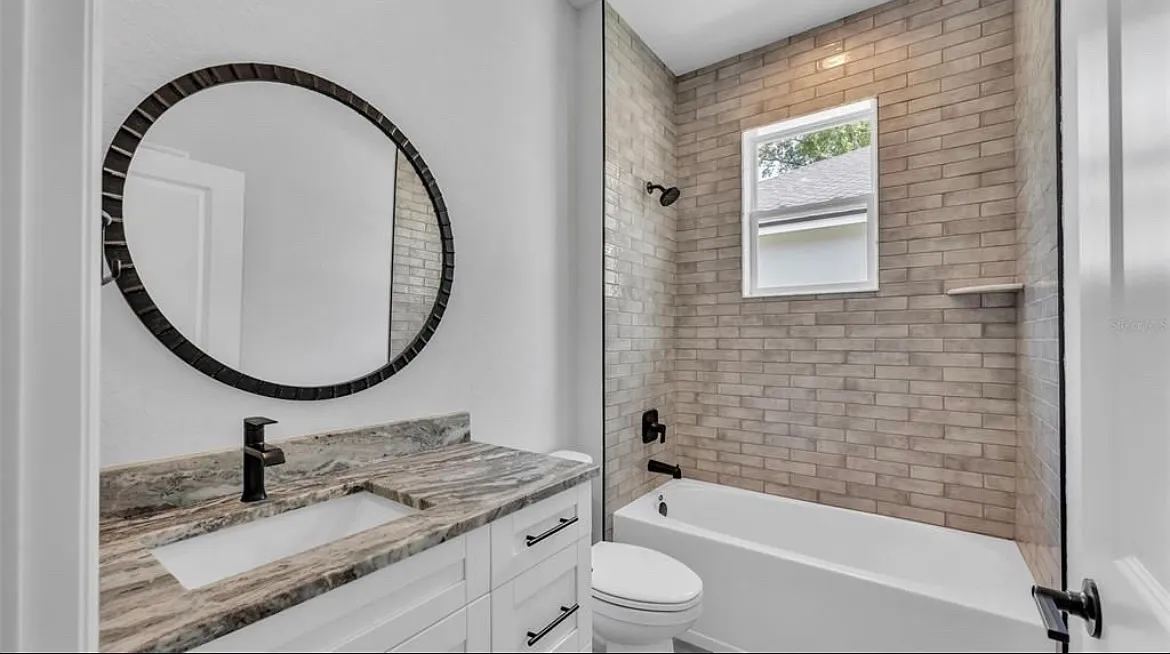 4 bed, 1975 sqft, $2,350 — Photo 4