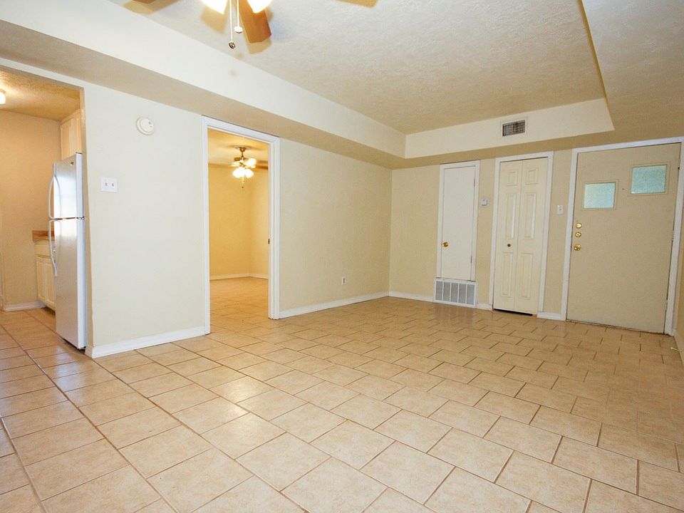 1st image of 125 Victor St APT 2