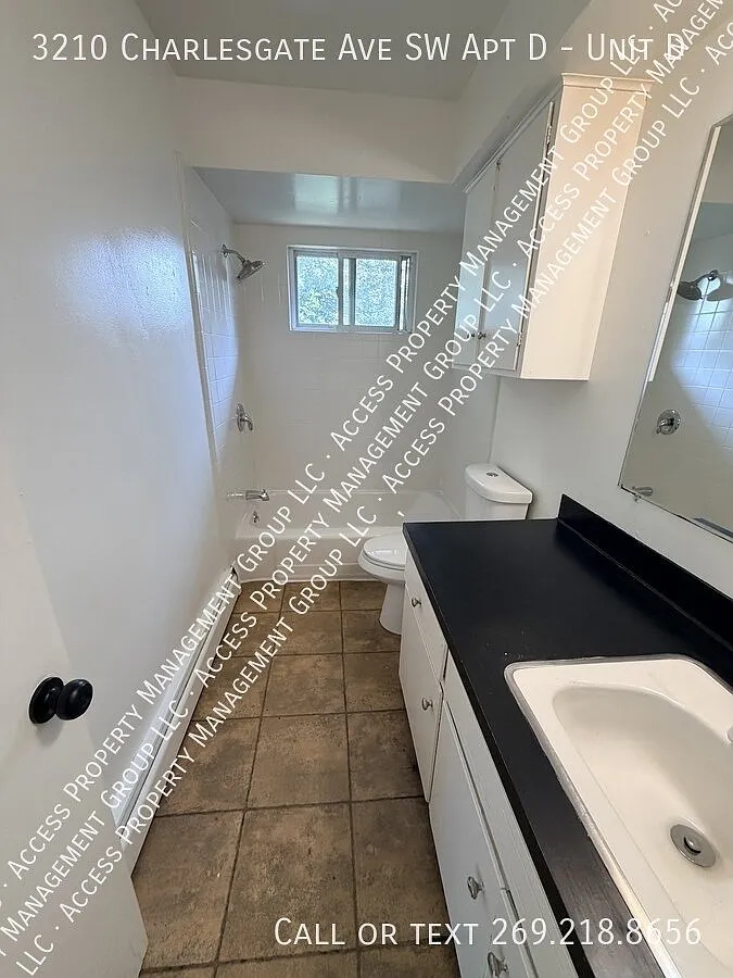 Wyoming updated Two Bedroom Apt — Photo 4