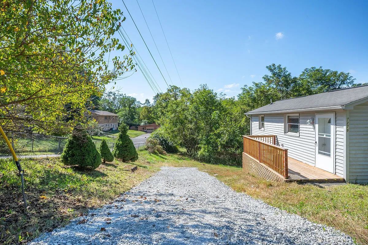Building Photo - 7278 Manns Dr