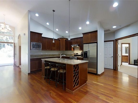 5th image of 544 Panoramic Dr