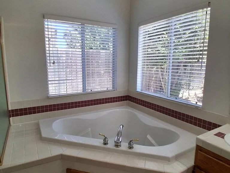 10374 N Sierra Vista Ave — Photo 18