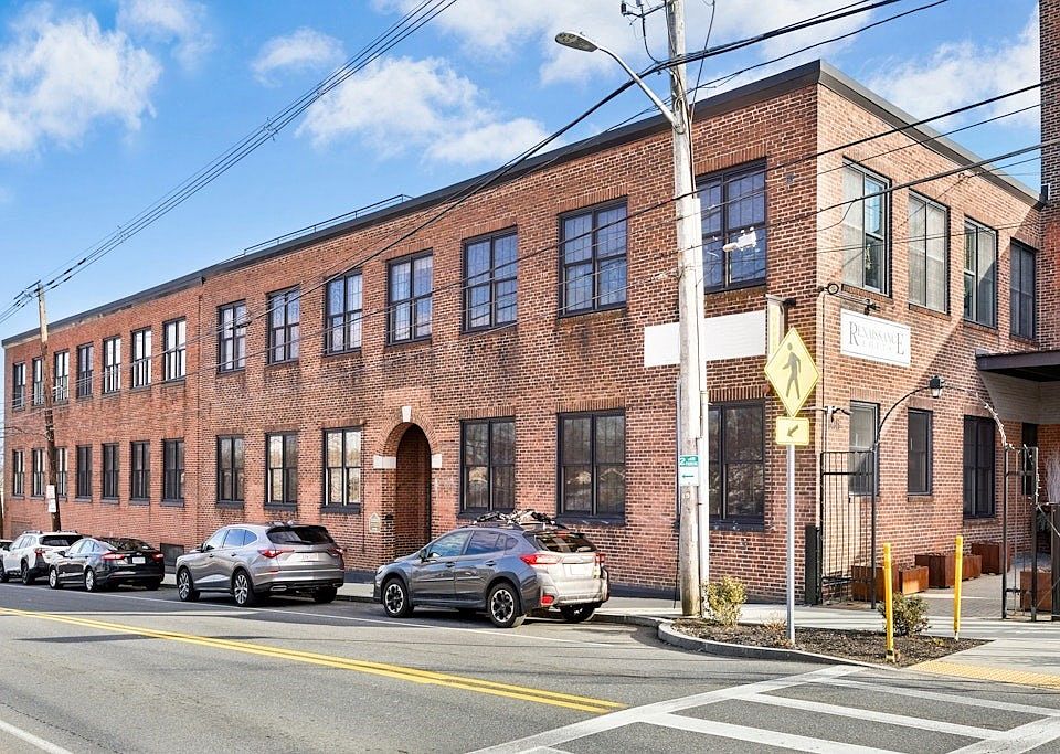 1st image of 406 Lincoln St Unit 210