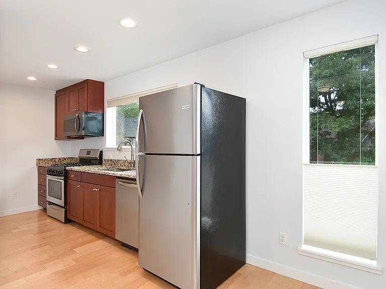 713B 27th Ave — Photo 7