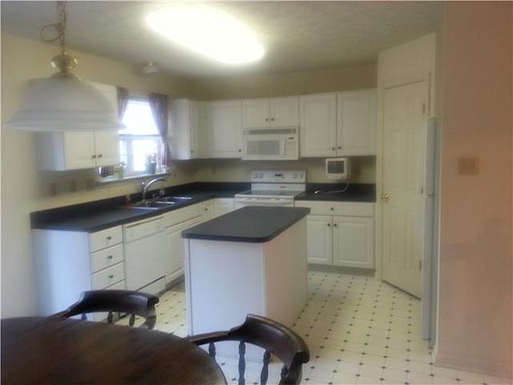 Kitchen w/pantry & More