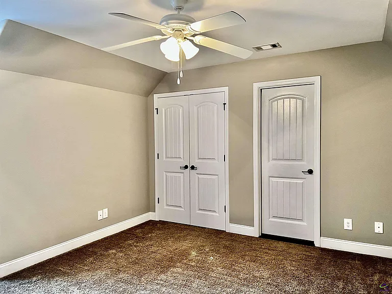 609 Cannock Ct — Photo 32