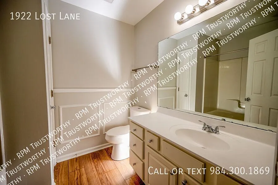 Charming Raleigh Townhome for Rent Great Location! — Photo 3