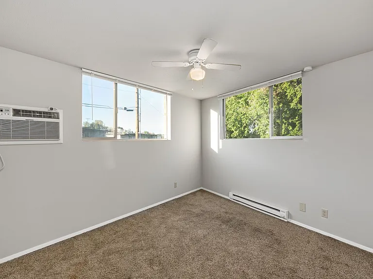 Dolphin Apartments: Great location in Kennewick — Photo 46