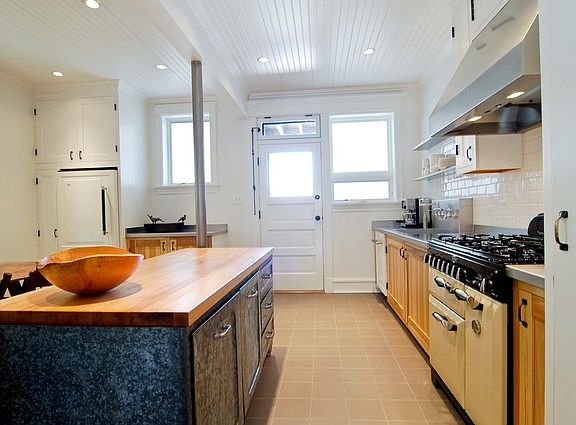 3rd image of 1318 W Granville Ave #2