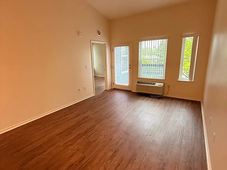 Lenzen Square Apartments — Photo 2