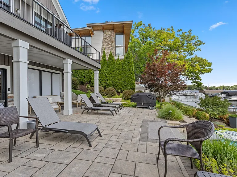 7002 Silver Lake Dr NE — Photo 34