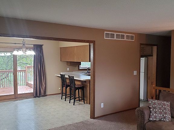 4th image of 603 8th Ave NE
