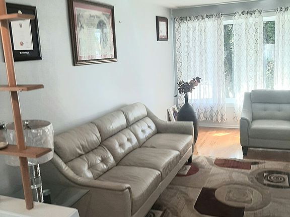 4th image of 2141 Meadowbrook Rd