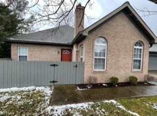 4037 Villas Dr, Stow, OH 44224